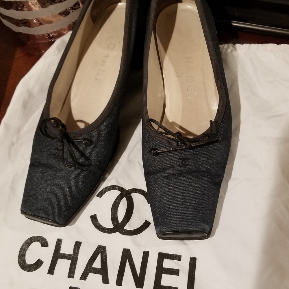 CHANEL FLATS